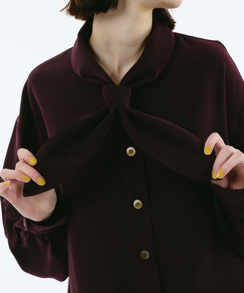 HeRIN.CYE（ヘリンドットサイ）の「Scarf docking shirt（シャツ/ブラウス・レディース・ブラック/ボルドー/ブルー・FREE）」の5枚目の写真