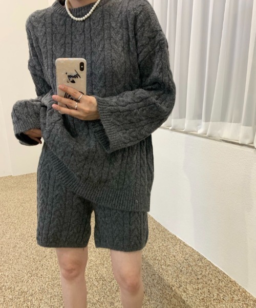 FAVORITO(ファヴォリート)の「ニットトップスパンツセットアップ(セットアップ・レディース・ベージュ/グレー・F)」の17枚目の写真