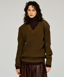 【2026Winter Pre-Order】ショルダーパッチVネックリブニット / Shoulder Patch V-Neck Rib Knit