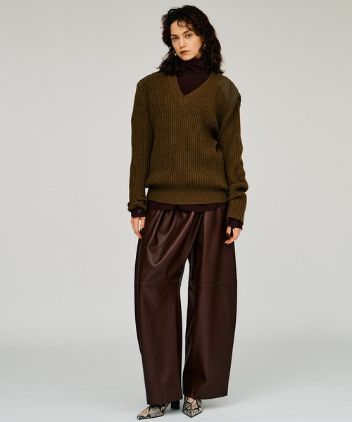 PRANK PROJECT(プランクプロジェクト)の「【2026Winter Pre-Order】ショルダーパッチVネックリブニット / Shoulder Patch V-Neck Rib Knit(ニット/セーター・レディース・アイボリー/ブラウン/グレー・FREE)」の5枚目の写真