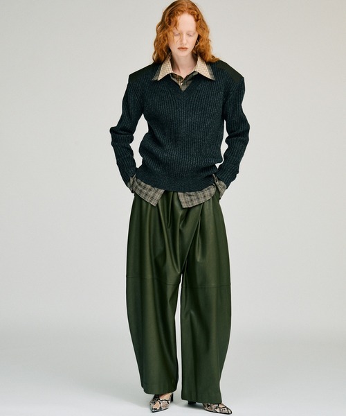 PRANK PROJECT(プランクプロジェクト)の「【2026Winter Pre-Order】ショルダーパッチVネックリブニット / Shoulder Patch V-Neck Rib Knit(ニット/セーター・レディース・アイボリー/ブラウン/グレー・FREE)」の9枚目の写真