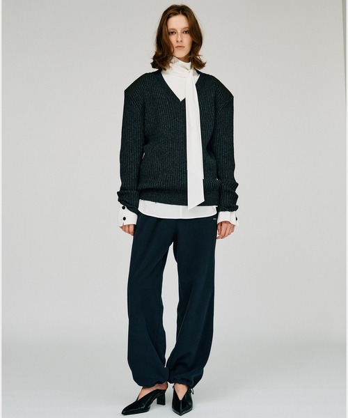 PRANK PROJECT(プランクプロジェクト)の「【2026Winter Pre-Order】ショルダーパッチVネックリブニット / Shoulder Patch V-Neck Rib Knit(ニット/セーター・レディース・アイボリー/ブラウン/グレー・FREE)」の8枚目の写真