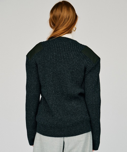 PRANK PROJECT(プランクプロジェクト)の「【2026Winter Pre-Order】ショルダーパッチVネックリブニット / Shoulder Patch V-Neck Rib Knit(ニット/セーター・レディース・アイボリー/ブラウン/グレー・FREE)」の13枚目の写真