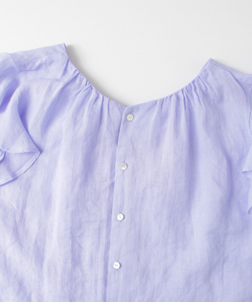 URBAN RESEARCH（アーバンリサーチ）の「UR ラミー袖フリルブラウス（シャツ/ブラウス・レディース・オフホワイト/サックスブルー/グリーン系その他・FREE）」の13枚目の写真