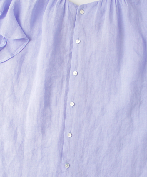 URBAN RESEARCH（アーバンリサーチ）の「UR ラミー袖フリルブラウス（シャツ/ブラウス・レディース・オフホワイト/サックスブルー/グリーン系その他・FREE）」の14枚目の写真