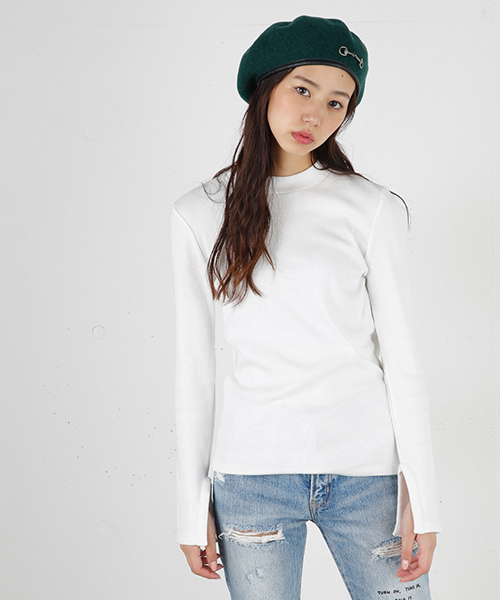 MOUSSY（マウジー）の「SLIT LONG SLEEVE TOPJ（Tシャツ/カットソー・レディース・ホワイト/ホワイト系その他/レッド系その他/ブラック・1/2）」の2枚目の写真