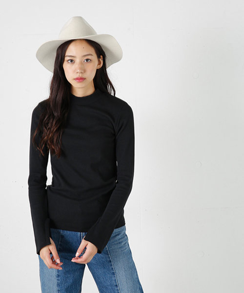 MOUSSY（マウジー）の「SLIT LONG SLEEVE TOPJ（Tシャツ/カットソー・レディース・ホワイト/ホワイト系その他/レッド系その他/ブラック・1/2）」の3枚目の写真