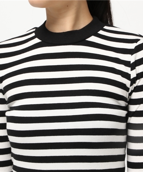 MOUSSY（マウジー）の「SLIT LONG SLEEVE TOPJ（Tシャツ/カットソー・レディース・ホワイト/ホワイト系その他/レッド系その他/ブラック・1/2）」の8枚目の写真