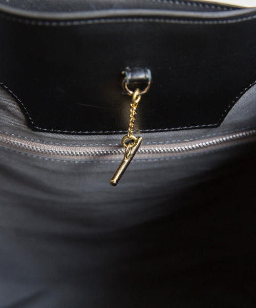STUDIOUS（ステュディオス）の「STUDIOUS コンパクトリングバッグ（ショルダーバッグ・レディース・ブラック/グレー・FREE）」の7枚目の写真