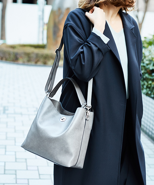 STUDIOUS（ステュディオス）の「STUDIOUS コンパクトリングバッグ（ショルダーバッグ・レディース・ブラック/グレー・FREE）」の17枚目の写真