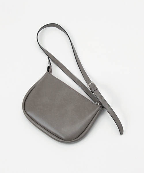 STUDIOUS（ステュディオス）の「STUDIOUS コンパクトリングバッグ（ショルダーバッグ・レディース・ブラック/グレー・FREE）」の12枚目の写真