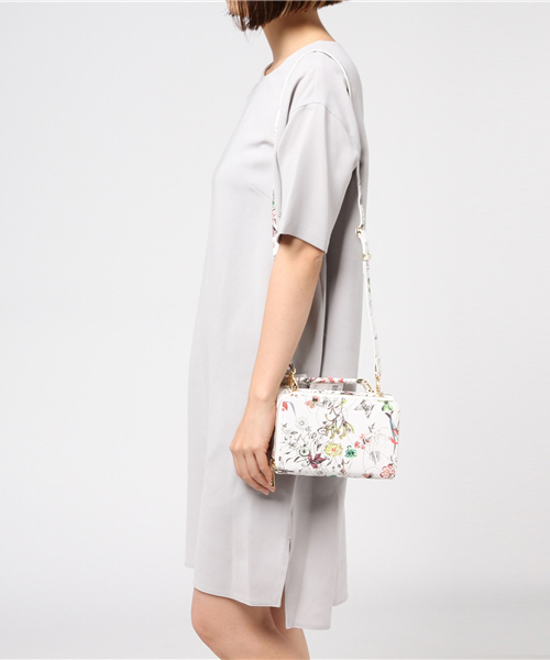 NATURAL BEAUTY BASIC（ナチュラルビューティーベーシック）の「 【VERY 7月号掲載】パーソナルマルチショルダーバッグ（ショルダーバッグ・レディース・ホワイト系その他/ベージュ/ブルー・ﾌﾘ-）」の13枚目の写真