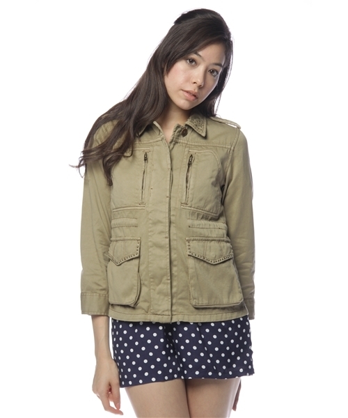 Another Edition（アナザーエディション）の「AE STUDS ミリタリー BLSN（ミリタリージャケット・レディース・ベージュ/オリーブ・SMALL/MEDIUM）」の2枚目の写真