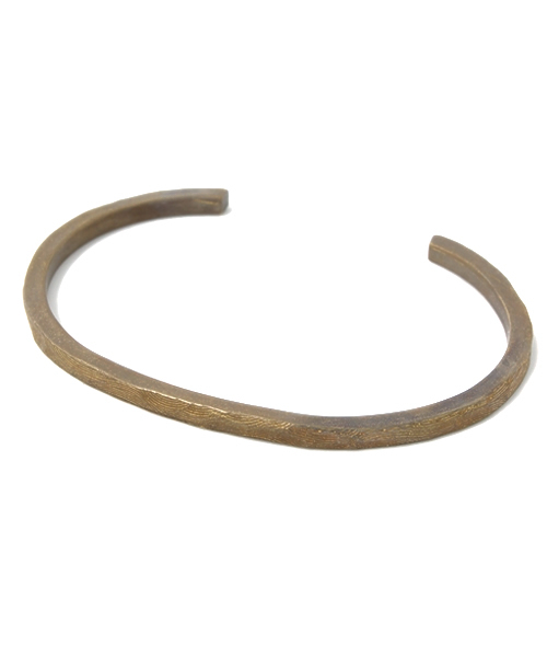 BEAMS（ビームス）の「BEAMS / ウェーブ柄 BRASS バングル（バングル/リストバンド・メンズ・シルバー/ゴールド・ONE SIZE）」の8枚目の写真