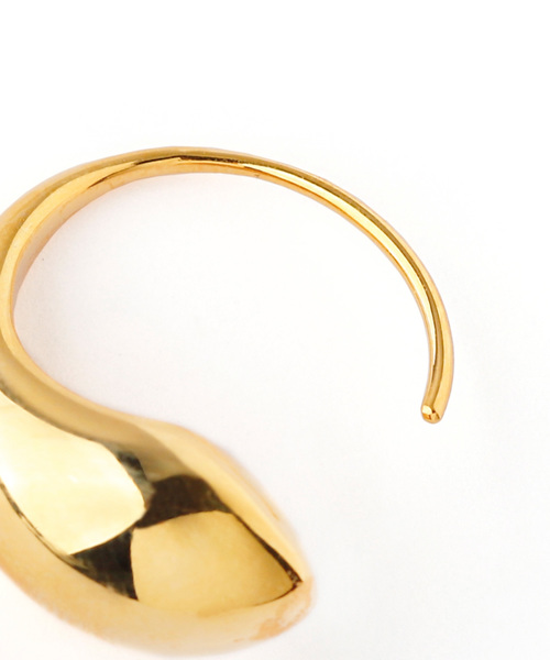 ANEMONE（アネモネ）の「カーブラインのドロップフープピアス（ピアス（両耳用）・レディース・シルバー/ゴールド/ピンクゴールド・FREE）」の8枚目の写真