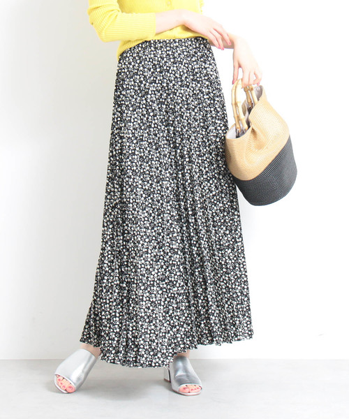 N.(N. Natural Beauty Basic)(エヌエヌナチュラルビューティーベーシック)の「レトロフラワープリーツスカート(スカート・レディース・ブラック系その他/ダークネイビー/レッド系その他・MEDIUM)」の2枚目の写真