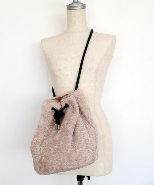 knot yacht（ノットヨット）の「エコファー巾着バッグ（トートバッグ・レディース・ブラック/ベージュ・FREE）」の7枚目の写真