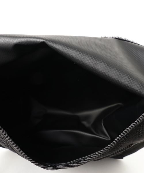 CHROME(クローム)の「HIP SLING SM / ヒップスリングバッグ 小型サコッシュ ウエストポーチ 2way仕様(ボディバッグ/ウエストポーチ・メンズ・ブラック/ブラック×ゴールド/ブラック×ホワイト・FREE)」の6枚目の写真