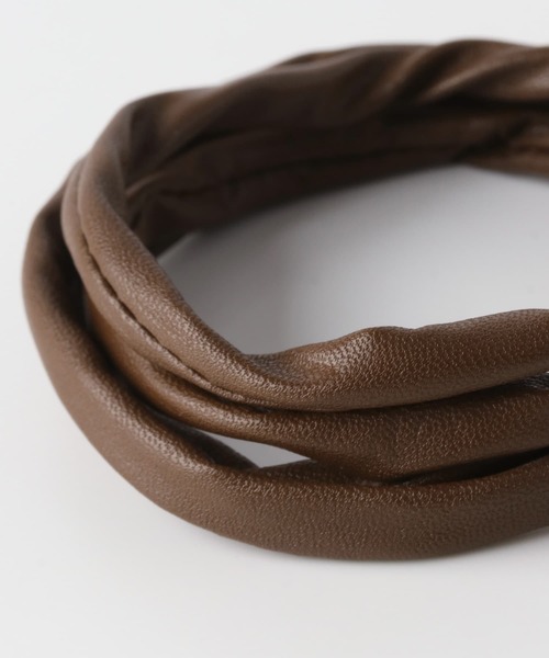 SMELLY(スメリー)の「フェイクレザーグルグルヘアワイヤー(その他ヘアアクセサリー・レディース・ダークブラウン/ベージュ/モカ・-)」の12枚目の写真