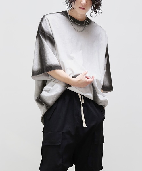 minsobi(ミンソビ)の「グラデーションスプレーBig T(Tシャツ/カットソー・メンズ・ホワイト/ブラック・FREE)」の2枚目の写真