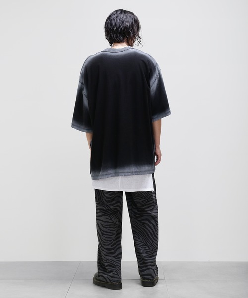 minsobi(ミンソビ)の「グラデーションスプレーBig T(Tシャツ/カットソー・メンズ・ホワイト/ブラック・FREE)」の3枚目の写真