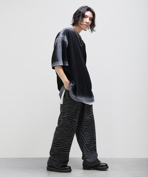 minsobi(ミンソビ)の「グラデーションスプレーBig T(Tシャツ/カットソー・メンズ・ホワイト/ブラック・FREE)」の4枚目の写真