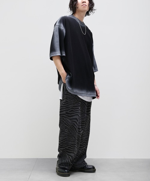 minsobi(ミンソビ)の「グラデーションスプレーBig T(Tシャツ/カットソー・メンズ・ホワイト/ブラック・FREE)」の7枚目の写真