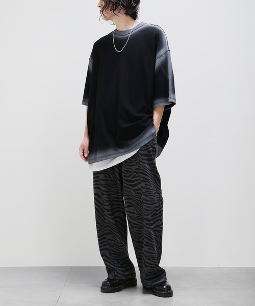 minsobi(ミンソビ)の「グラデーションスプレーBig T(Tシャツ/カットソー・メンズ・ホワイト/ブラック・FREE)」の5枚目の写真
