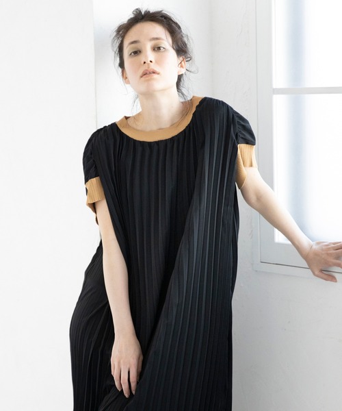 OSMOSIS（オズモーシス）の「プリーツワンピース（ワンピース・レディース・ブラック/ピンク/グリーン・ONE SIZE）」の4枚目の写真