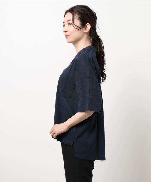 Samansa Mos2 blue(サマンサモスモスブルー)の「柄アソート開襟シャツ(シャツ/ブラウス・レディース・ベージュ/ブラック/ネイビー・フリ-)」の5枚目の写真