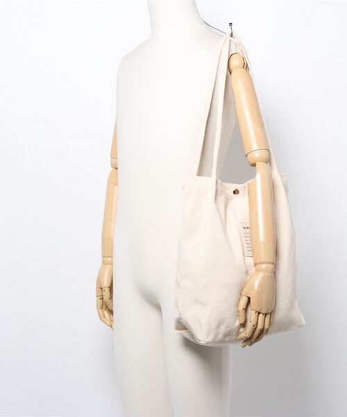 Me%（ミィパーセント）の「【A4サイズがすっぽり！】MEPERCENTタックトート（トートバッグ・レディース・ベージュ/アイボリー/ブラック/グレー/ピンク・FREE）」の9枚目の写真