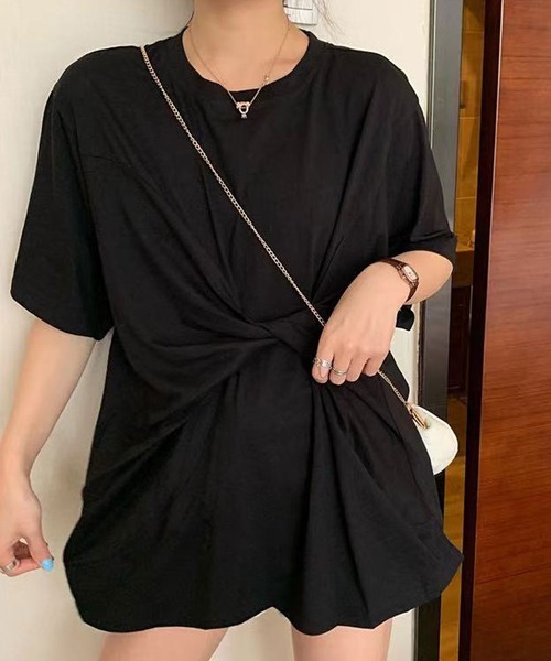 Newlyme(ニューリーミー)の「フロントツイストカットトップス(Tシャツ/カットソー・レディース・ホワイト/ブラック・FREE)」の2枚目の写真