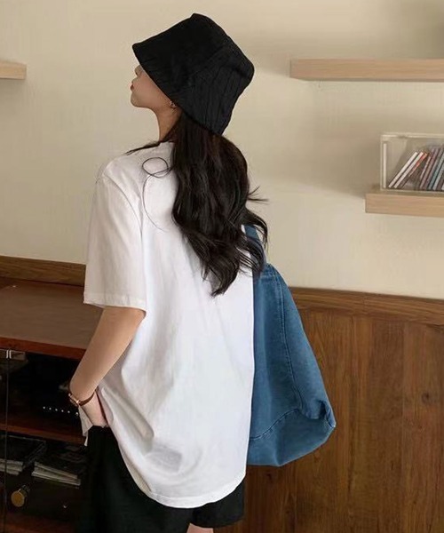 Newlyme(ニューリーミー)の「フロントツイストカットトップス(Tシャツ/カットソー・レディース・ホワイト/ブラック・FREE)」の3枚目の写真