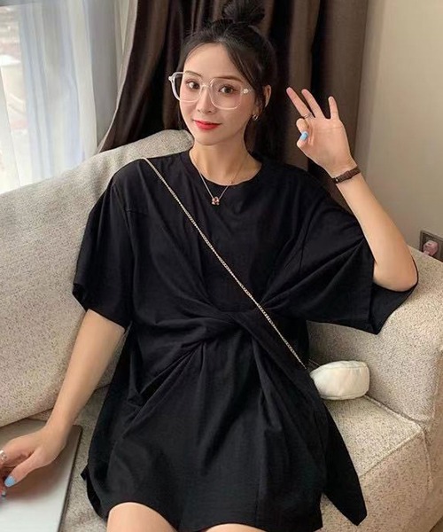 Newlyme(ニューリーミー)の「フロントツイストカットトップス(Tシャツ/カットソー・レディース・ホワイト/ブラック・FREE)」の5枚目の写真