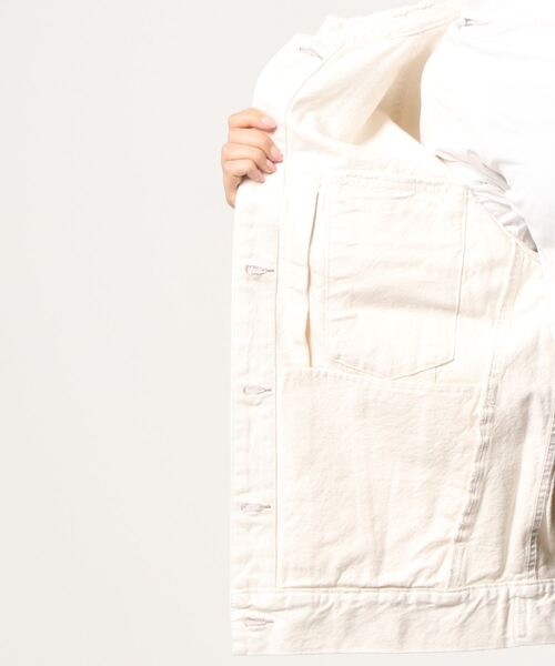 AMERICAN RAG CIE（アメリカンラグシー）の「ノーカラーデニムジャケット（ノーカラージャケット・レディース・オフホワイト/モカ・38/36）」の8枚目の写真