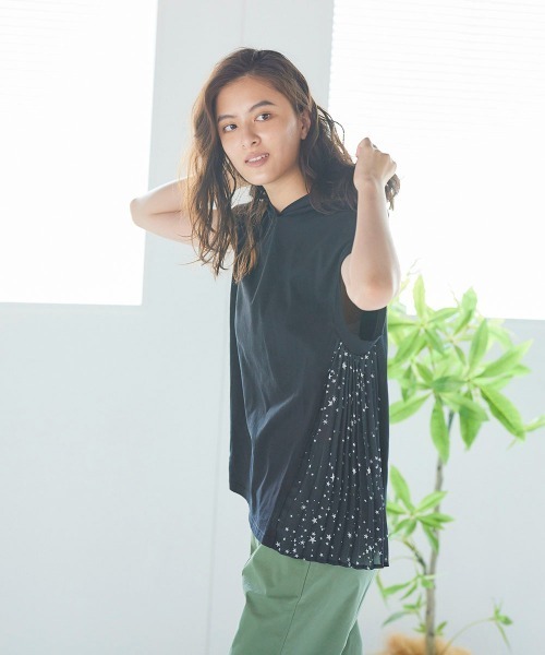 LIPSTAR（リップスター）の「星柄サイドプリーツパーカー（Tシャツ/カットソー・レディース・ブラック/ベージュ/オフホワイト・M）」の2枚目の写真