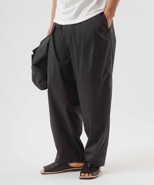 ADAM ET ROPE'（アダムエロペ）の「【TOOLIGHT】吸水速乾/超軽量/TC ルーズワイド テーパードパンツ/セットアップ対応（その他パンツ・メンズ・ブラック/ネイビー・S/M/L/XL）」の2枚目の写真
