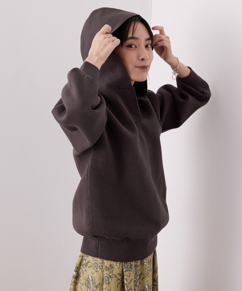 SALON adam et rope'（サロン アダム エ ロペ）の「<春まで使える>スウェットライクニットパーカー（パーカー・レディース・ホワイト/チャコールグレー/ベージュ/オレンジ・FREE）」の19枚目の写真