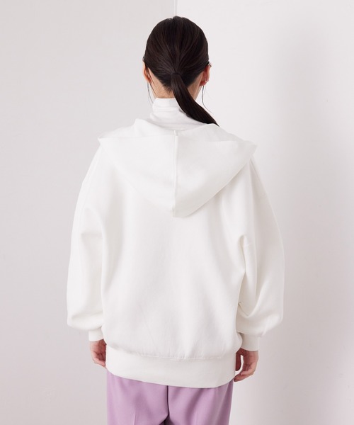 SALON adam et rope'（サロン アダム エ ロペ）の「<春まで使える>スウェットライクニットパーカー（パーカー・レディース・ホワイト/チャコールグレー/ベージュ/オレンジ・FREE）」の22枚目の写真