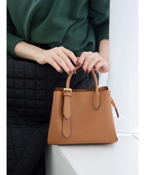 Edit Sheen（エディットシーン）の「ワンサイドベルトハンドルハンドバッグミニ（ハンドバッグ・レディース・オフホワイト/ベビーピンク/ベージュ/オレンジ/レッド/グリーン/イエロー/ブラック/スモーキーグリーン系1/ブラウン系その他/ラベンダー/ミント/サックスブルー・FREE）」の4枚目の写真