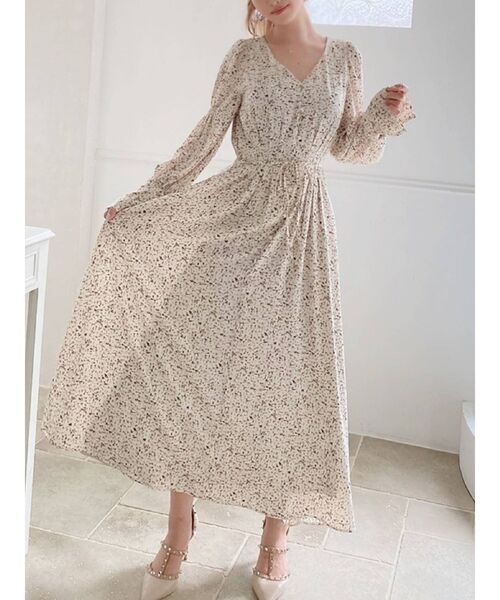 RESEXXY(リゼクシー)の「ボリュームスリーブマキシワンピース(ワンピース・レディース・ベージュ/オフホワイト/ブルー/オレンジ・FREE)」の2枚目の写真