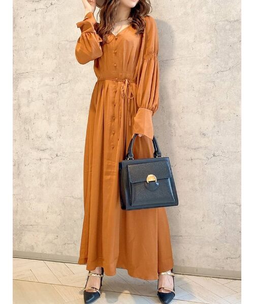 RESEXXY(リゼクシー)の「ボリュームスリーブマキシワンピース(ワンピース・レディース・ベージュ/オフホワイト/ブルー/オレンジ・FREE)」の4枚目の写真