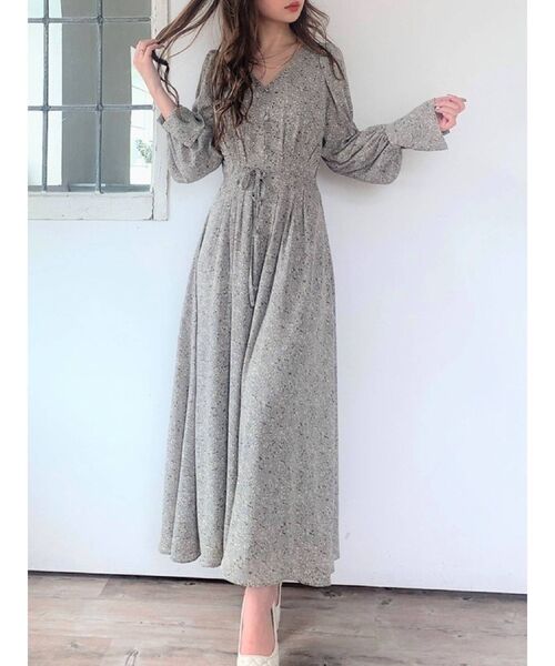 RESEXXY(リゼクシー)の「ボリュームスリーブマキシワンピース(ワンピース・レディース・ベージュ/オフホワイト/ブルー/オレンジ・FREE)」の1枚目の写真