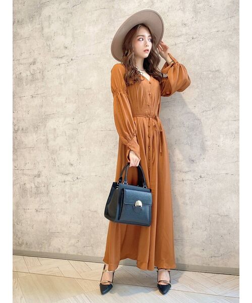 RESEXXY(リゼクシー)の「ボリュームスリーブマキシワンピース(ワンピース・レディース・ベージュ/オフホワイト/ブルー/オレンジ・FREE)」の7枚目の写真