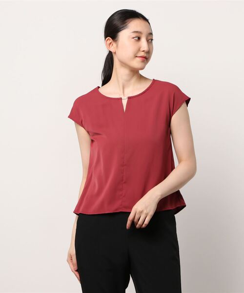 TRUDEA（トルディア）の「とろみ金具使いブラウス（シャツ/ブラウス・レディース・ベージュ/ブラック/カーキ/ワイン・MEDIUM/SMALL/LARGE）」の15枚目の写真