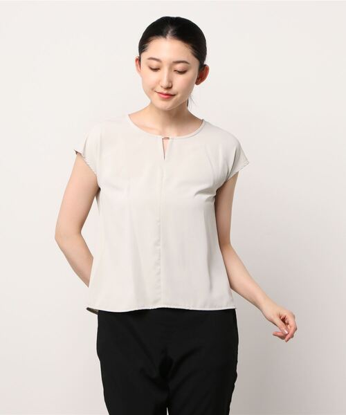 TRUDEA（トルディア）の「とろみ金具使いブラウス（シャツ/ブラウス・レディース・ベージュ/ブラック/カーキ/ワイン・MEDIUM/SMALL/LARGE）」の17枚目の写真