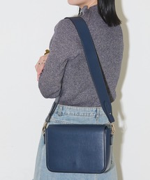 フラップレザースクエアショルダーバッグ