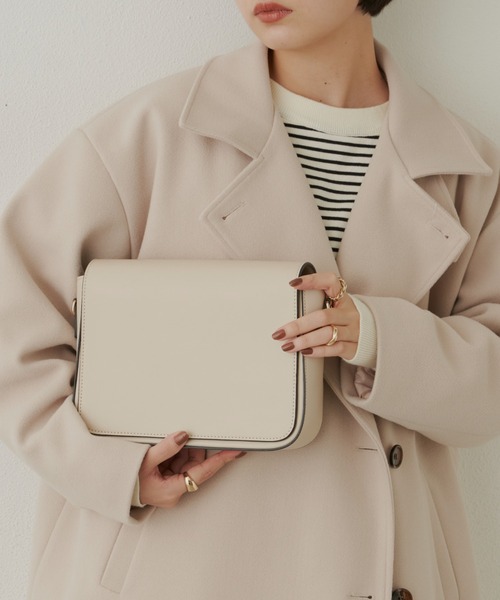 Aunt Marie's(アントマリーズ)の「フラップレザースクエアショルダーバッグ(ショルダーバッグ・レディース・ブラック/ブラウン/アイボリー/ダークグリーン/キャメル/ライトグリーン/ネイビー・FREE)」の2枚目の写真