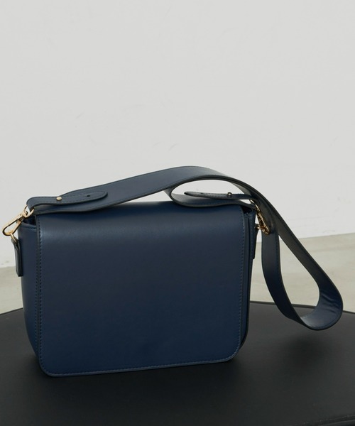 Aunt Marie's（アントマリーズ）の「フラップレザースクエアショルダー