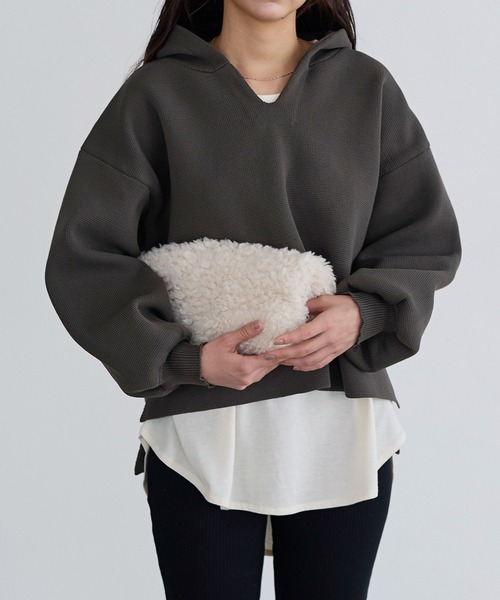 KOBE LETTUCE(コウベレタス)の「ラウンドビッグチュニックロンT(Tシャツ/カットソー・レディース・ベージュ/チャコール/ブラック/グリーン/オフホワイト/ピンクベージュ/ホワイト系/ミント・M/L/LL)」の17枚目の写真